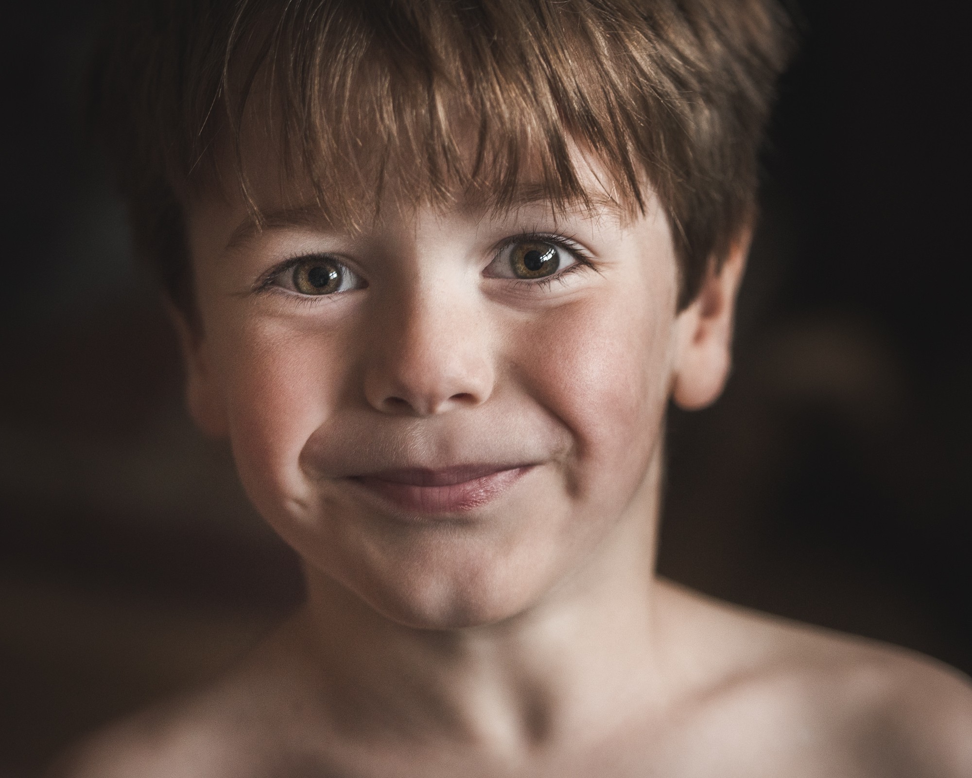 Happy-birthday-boy.-Photograph-of-5-year-old-birthday-child.-Taken-at-home-in-Wisborough-Green,-West-Sussex